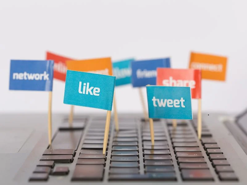 Social Media Stand